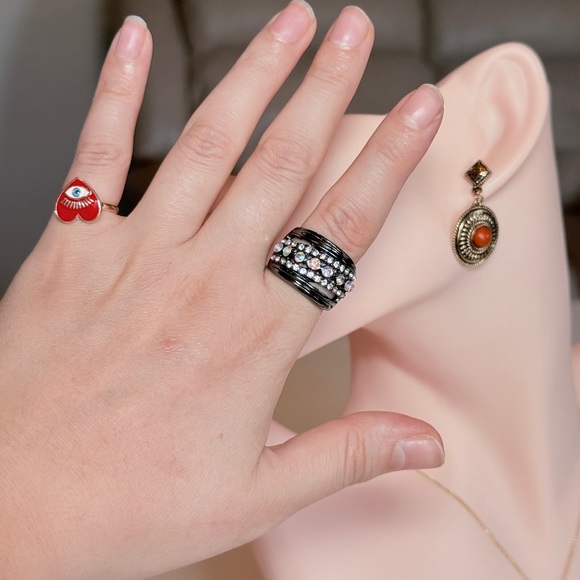 ⚜️ Elegant Black and Silver Crystal Ring - Picture 6 of 8